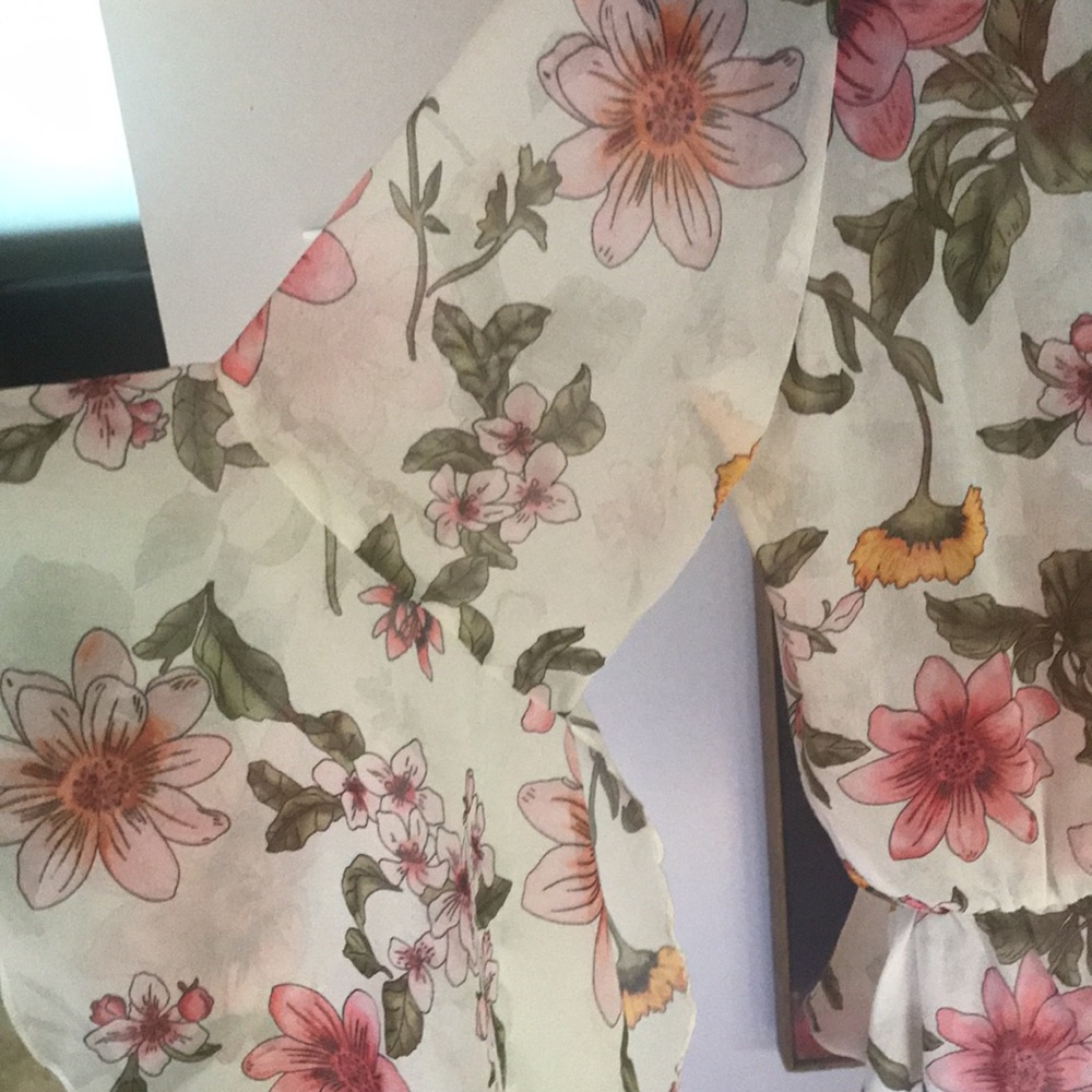 SOLD!!! Guess Flowers blouse built in cami says M runs S - Picture 14 of 17